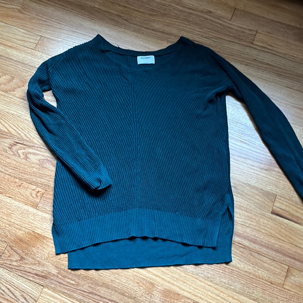 Old navy, medium V-neck light sweater, tunic length.